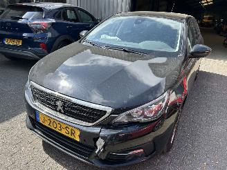 Avarii autoturisme Peugeot 308 SW  1.2 PureTech  Bluelease Active 2020/10