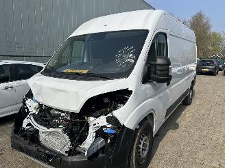 skadebil bedrijf Peugeot Boxer 2.2 BlueHDI   L3H2  3.5 T  Zwaar   ( 1052 KM ) 2024/12