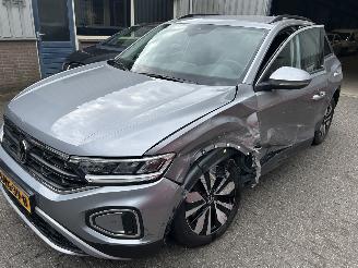 krockskadad bil auto Volkswagen T-Roc 1.0 TSI    Move 2023/9