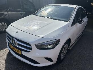 krockskadad bil auto Mercedes B-klasse 200 D   Automaat 2021/12