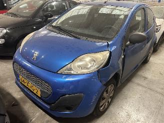 škoda osobní automobily Peugeot 107 1.0 Accent  5 Drs-Airco 2012/7