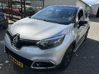 Schadeauto Renault Captur 1.2 TCe Automaat Limited 2017/5