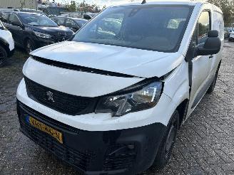 skadebil bedrijf Peugeot Partner 1.5 Blue HDI Premium 2021/1