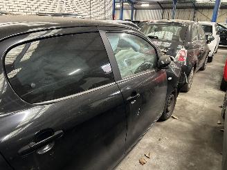 Peugeot 108 1.0 e-VTI   5 Drs picture 3