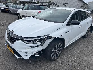 Auto incidentate Renault Mégane Estate 1.3 TCe  Automaat 2024/8