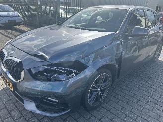 skadebil auto BMW 1-serie 118i  Automaat   5 Drs 2021/7