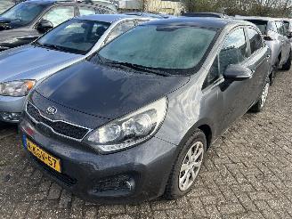 skadebil auto Kia Rio 1,2 CVVT Plus Pack 2013/5