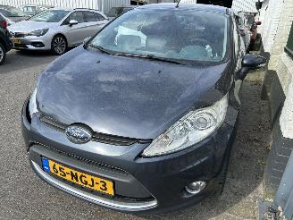 Voiture accidenté Ford Fiesta 1.25  Titanium   5 Drs 2010/8