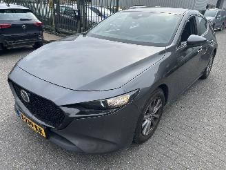 krockskadad bil auto Mazda 3 2.0 SkyActive-G  Hybrid 2019/8