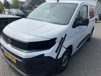 dommages fourgonnettes/vécules utilitaires Opel Combo 1.5 BlueHDI  100 S&S   ( Nieuw model ) 2024/10
