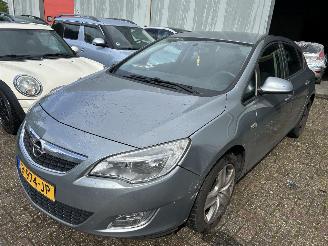 Voiture accidenté Opel Astra 1.4 Turbo   5 drs 2011/11