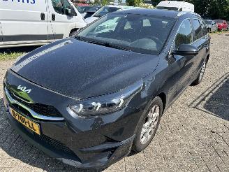 Vaurioauto  passenger cars Kia Ceed 1.0 T-GDI  Stationcar   Automaat 2022/10