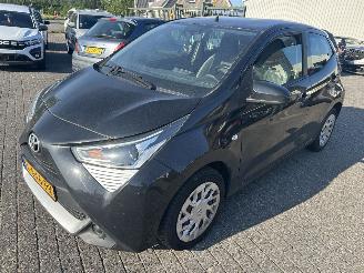 Voiture accidenté Toyota Aygo 1.0 VVT-i  x-Play   ( Diefstal radio ) 2021/8