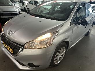 Unfallwagen Peugeot 208 1.2 VTI  Active 2013/11