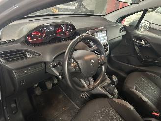 Peugeot 208 1.2 VTI  Active picture 9