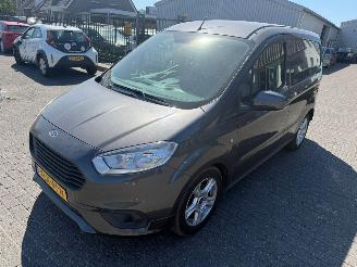 skadebil bedrijf Ford Transit Courier Van 1.5 TDCI 2021/10
