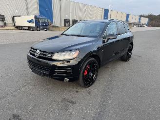 Schadeauto Volkswagen Touareg 3.0 HYBRIDE AUTOMAAT KLIMA PANORAMADACH LEDER 2011/4