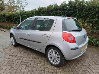 Renault Clio 1.2-16V Special Rip Curl picture 2
