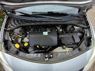 Renault Clio 1.2-16V Special Rip Curl picture 10