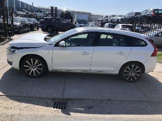 Auto incidentate Volvo V-60 D6 Twin Engine AWD 162kW Hybrid E6 2016/11