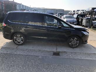 Schadeauto Ford Galaxy 2.0i 177kW E6 Aut. 7 Zits 2017/5