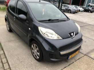 Peugeot 107 5 drs Airco picture 3