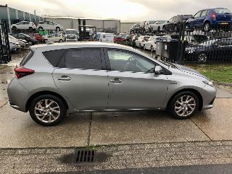 Voiture accidenté Toyota Auris 1.8 Hybrid 5 drs 2017/6