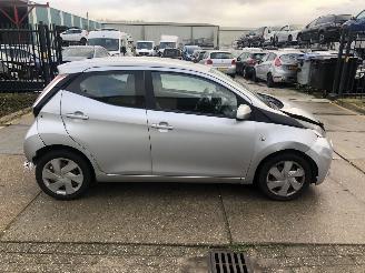 Vaurioauto  passenger cars Toyota Aygo 1.0 vvti X-PLAY 2015/11