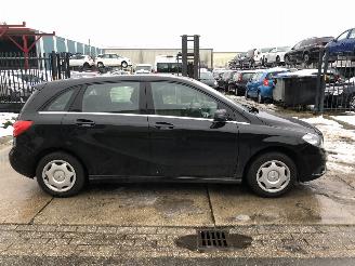 skadebil auto Mercedes B-klasse B180 Automaat E6 2013/4