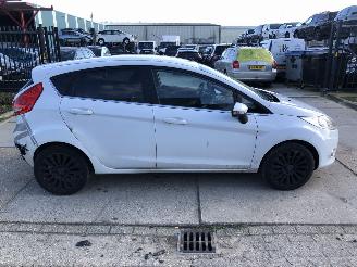 krockskadad bil auto Ford Fiesta 14i 71kW 5 drs 2009/5