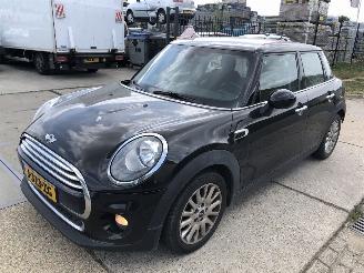 Mini Cooper 1.5i 100kW E6 5 drs Chili picture 2