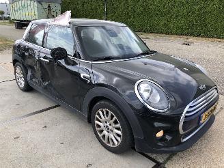 Mini Cooper 1.5i 100kW E6 5 drs Chili picture 3
