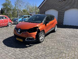 Vaurioauto  passenger cars Renault Captur 0.9 tce mooie auto !! 2014/1