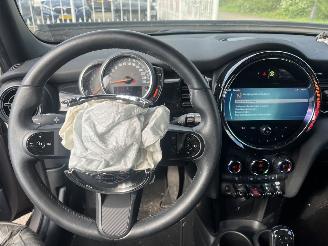 Mini Cooper 1.5 automaat !! picture 11