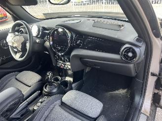 Mini Cooper 1.5 automaat !! picture 18