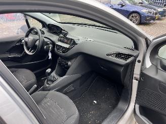 Peugeot 208 1.0 vti weinig km !! picture 17
