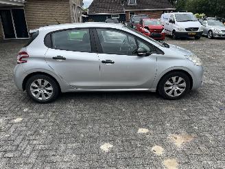 Peugeot 208 1.0 vti weinig km !! picture 6