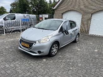 Voiture accidenté Peugeot 208 1.0 vti weinig km !! 2013/12