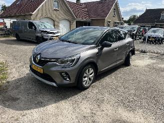 krockskadad bil auto Renault Captur E-TECH PLUG-IN HYBRID weinig km !! 2021/5