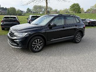 krockskadad bil auto Volkswagen Tiguan eHybrid / Automaat 2022/9