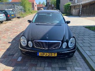 Damaged car Mercedes E-klasse 350 AVANTGARDE 4 MATIC 7PERS 2005/9