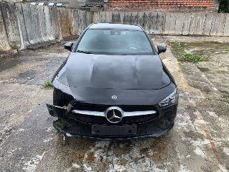 krockskadad bil auto Mercedes Cla-klasse CLA 180 D 2021/5
