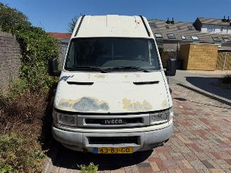 skadebil bedrijf Iveco Daily 35S10V  330  H2 2003/7