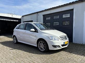 krockskadad bil auto Mercedes B-klasse 180 blue efficiency business class 2011/2