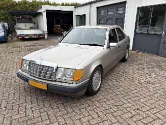 skadebil auto Mercedes 200-serie  1990/1