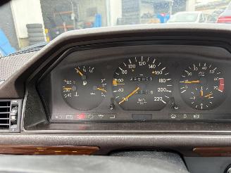 Mercedes 200-serie  picture 7