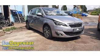 Auto da rottamare Peugeot 308 308 (L3/L8/LB/LH/LP), Hatchback 5-drs, 2013 / 2021 1.2 12V e-THP PureTech 130 2016/7