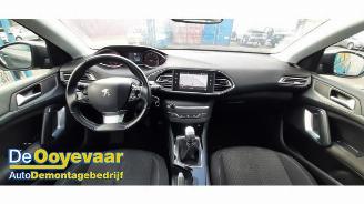 Peugeot 308 308 (L3/L8/LB/LH/LP), Hatchback 5-drs, 2013 / 2021 1.2 12V e-THP PureTech 110 picture 5