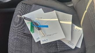 Kia Stonic Kia Stonic Edition 7  lichte rijdende schade ! picture 14