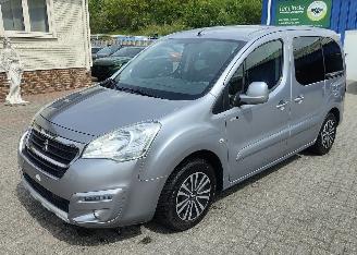 Käytettyjen passenger cars Peugeot Partner Tepee Peugeot Partner Tepee Allure Blue HDi 100 S/S 2017/4